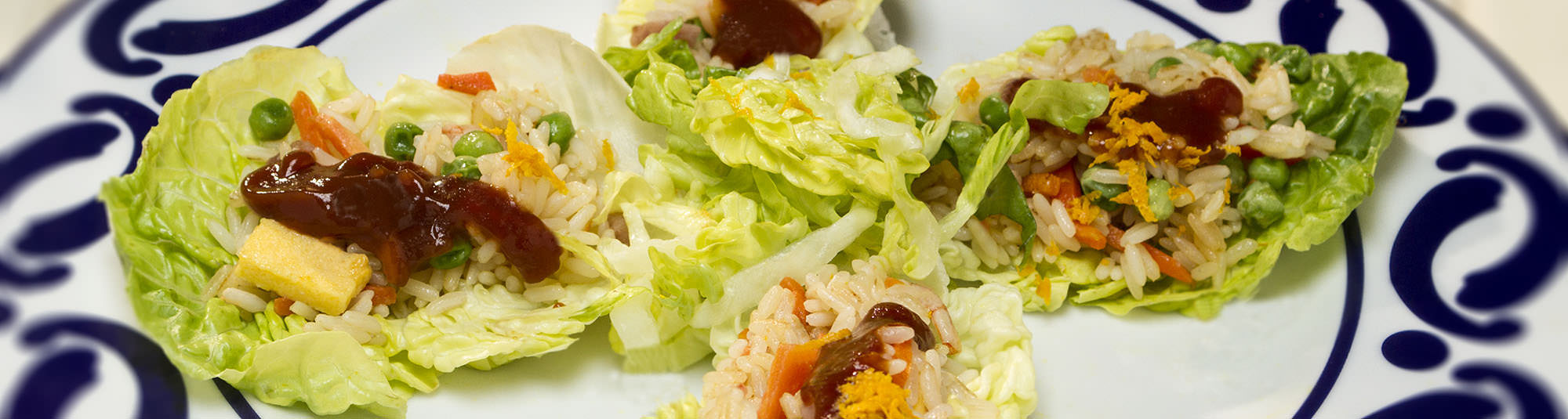 Arroz tres delicias sobre cogollos