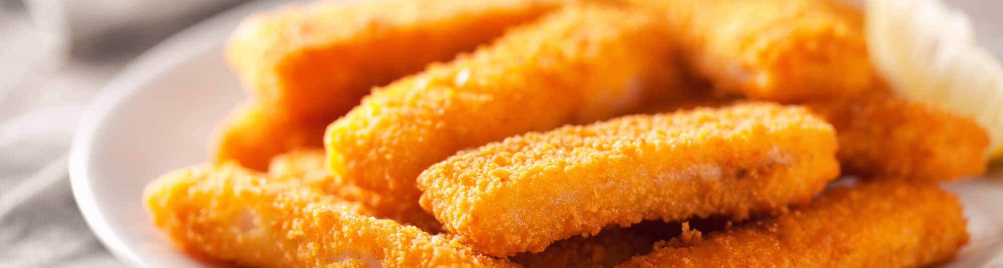 Alcachofas salteadas con varitas de pescado