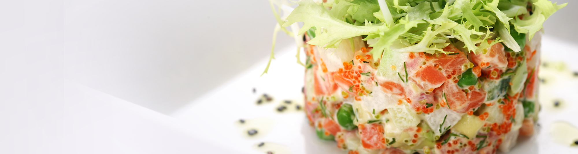 Ensaladilla con salmón y aguacate