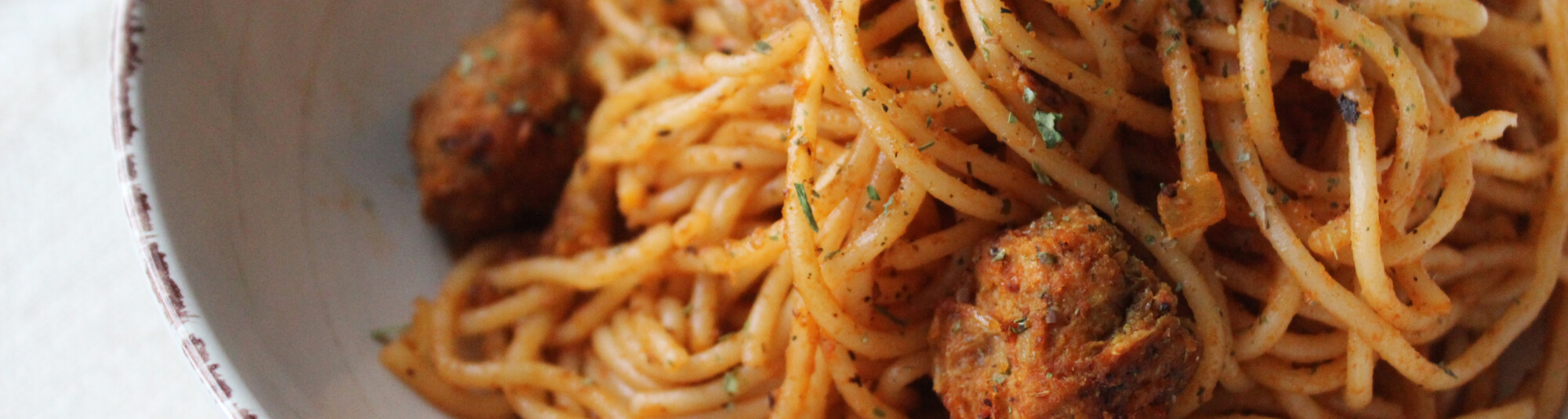 Espaguetis con albóndigas vegetarianas