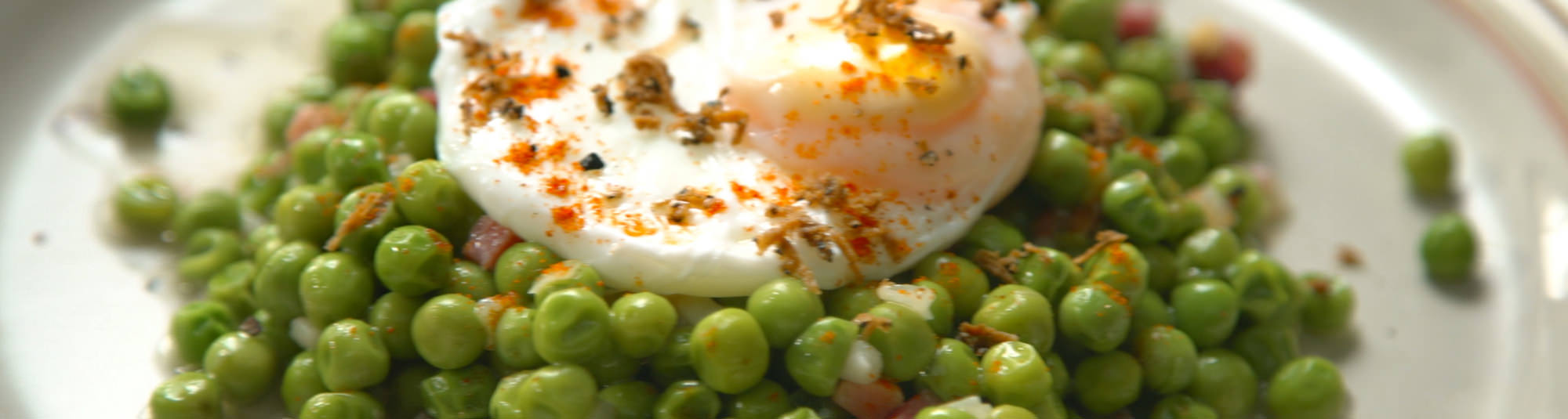 Guisantes con huevo pochado Findus 1024 x 274