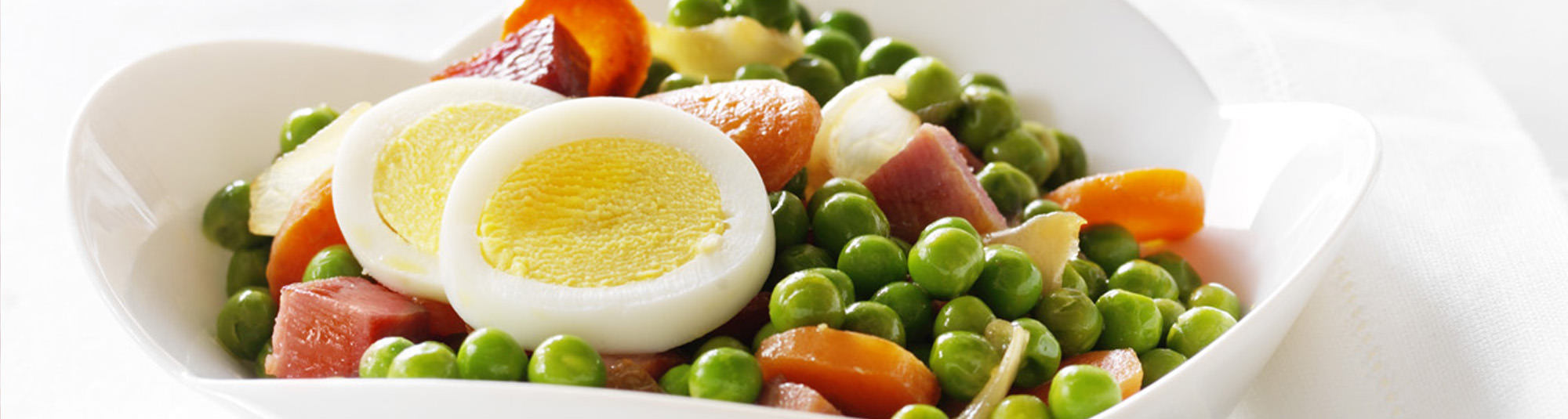 Plato de guisantes con huevo 1024 x 274