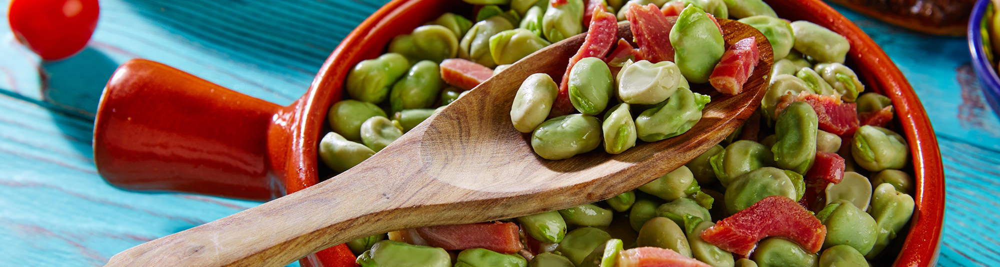 Plato de habitas baby con jamón