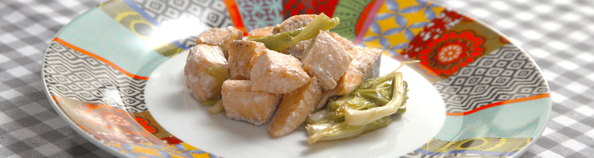 receta de salmón salteado con ajetes